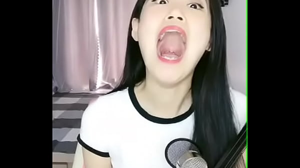 Cewek China Nganga Mulut, Liat Dalamnya Bikin Nagih
