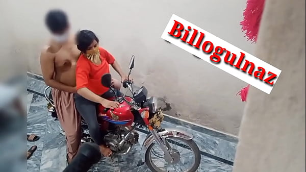 Banci Bokep Ngewe Sama Temen Di Atas Motor, Suara Hindi Bikin Makin Panas