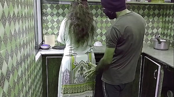 Bini Orang Lagi Sibuk Masak Di Dapur, Tiba-tiba Digebukin Dari Belakang, Suara Hindi Panas Bikin Makin Liur