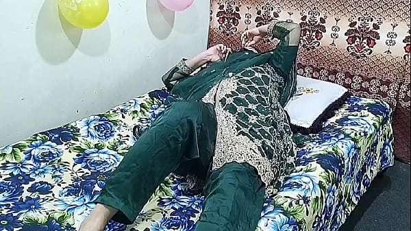 Seorang Istri Orang India Memanggil Seorang Pemuda Dan Menidurinya Dengan Kasar, Suara Hindi, Seks Desi Yang Panas.